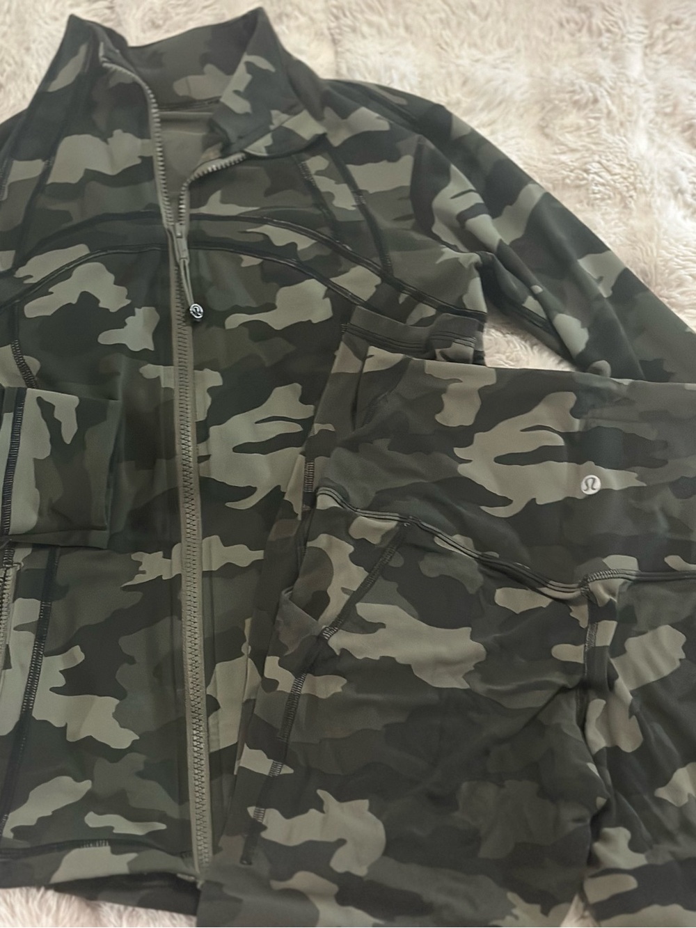 lululemon athletica Green Camo Leggings & Jacket Set - Picture 6 of 8